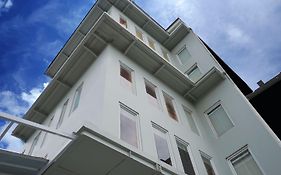 UROOMS Senayan